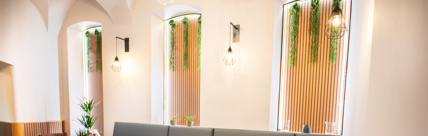 Fotka stolu v restauraci